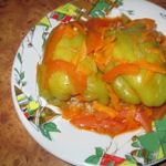 Фаршированные болгарские перцы под томатным соусом