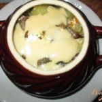 Картошка тушеная с грибами и курицей в горшочке