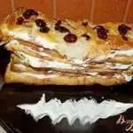 Слоеный торт Старый замок с вишней и творожным кремом