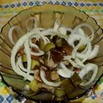 Салат из маринованных грибов