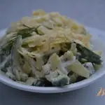 Огуречный салат с картофельными чипсами