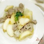 Мясо тушеное с яблоками в уксусе