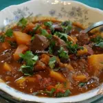 Тушеная говядина с мускатной тыквой и фасолью