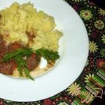 Тушеное мясо с сельдереем и морковью