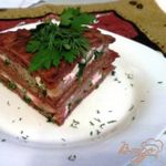 Закусочный торт из свекольных блинчиков