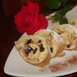 Фантастический яблочный пирог-рулет с черносливом