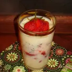 Кремовый десерт с клубникой и шоколадом
