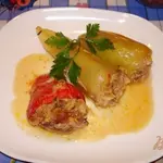 Перчики фаршированные мясом, орехом, изюмом и овощами