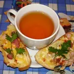 Ароматные горячие гренки с сыром и копченым беконом