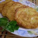 Оладьи кабачковые с морковью и чесноком