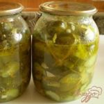 Огуречный салат с морковью и чесноком