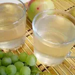 Компот из яблок, винограда с мятой и эхинацеей