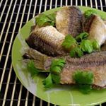Молоденькие карасики с чесночный ароматом