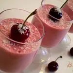 Десерт Вишенка в снегу