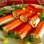 Крабовые палочки фаршированные кукурузой и сыром
