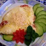 Яичница с помидорами и сыром