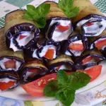 Баклажановые рулетики с сыром и помидором
