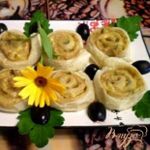 Мини пицца с паштетом и сыром