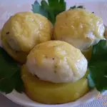 Мясные шарики на картофеле под сыром