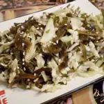 Салат из ламинарии с редькой и кунжутом