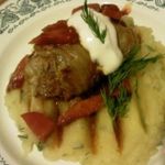 Запеченные мясные зразы в листьях пекинской капусты