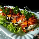 Салат из моцареллы с персиком