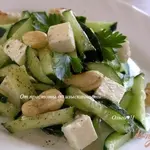 Огуречный салат с фетой и кешью