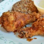 Жареные хрустящие куриные окорочка