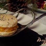 Закусочные макарон с начинкой из манго и фуа-грой