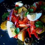 Теплый салат с картофелем и анчоусами