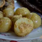 Молодой картофель с горчицей