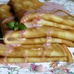 Блинчики на кокосовых сливках с розовым соусом
