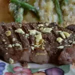 Говяжьи стейки в винном красном соусе