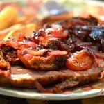 Корейка под соусом с абрикосами и вялеными томатами