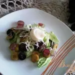 Салат из винограда и сыра