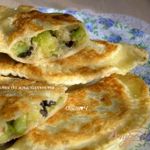 Чебуреки с грибами, кабачками и пшеничными хлопьями