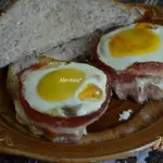 Беконовые гнезда с яйцом