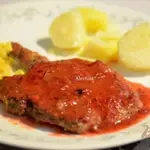 Cвиные отбивные с клюквенным соусом