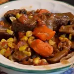 Говядина грибочками и овощами