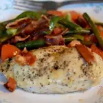 Куриные грудки с овощами