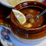 Тушеная говядина с зелеными оливками