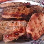 Свиная корейка с розмарином на решетке