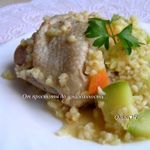 Булгур с куриными бедрышками и кабачком в мультиварке