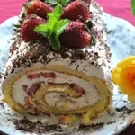 Клубничный торт-рулет
