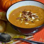 Тыквенный суп с орехом Пекан и сыром Фета