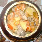 Жаркое с грибами и свининой в горшочках
