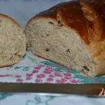 Цельнозерновой батон с изюмом и орехами