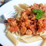 Тунец с помидорами