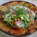 Салат с изюмом и йогуртом