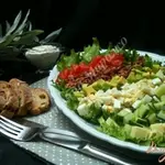Овощной салат с  хрустящим беконом